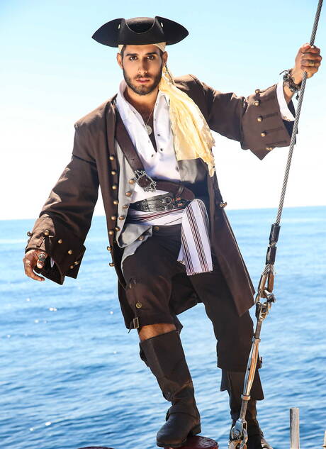 Amerikaanse stoere kerel Johnny Rapid en Latijns-Amerikaanse stoere kerel Diego Sans zuigen en neuken elkaar buiten