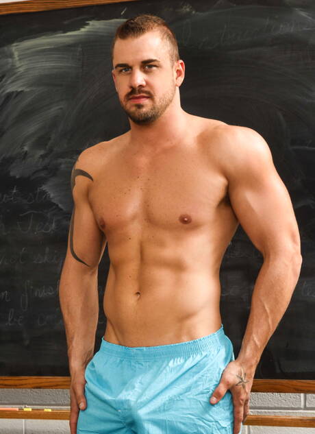 Os famosos americanos, o musculoso Darin Silvers e o forte Justin Matthews transando depois do boquete