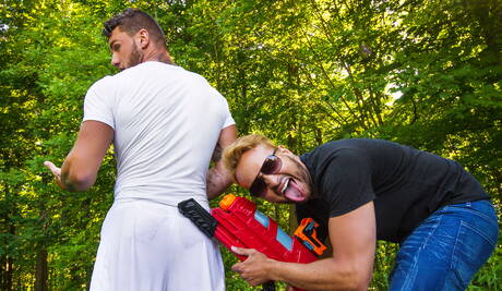 加拿大肌肉男 William Seed 和硬漢 Jax Damon 在戶外吸吮陰莖後做愛