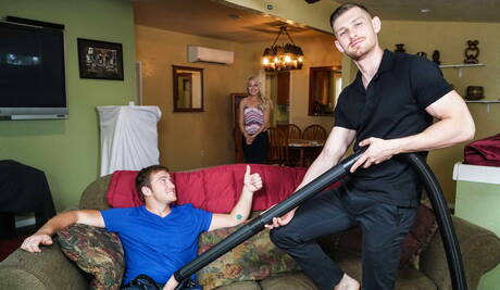 Deux mecs américains, Connor Maguire et Jacob Peterson, se sucent et se baisent