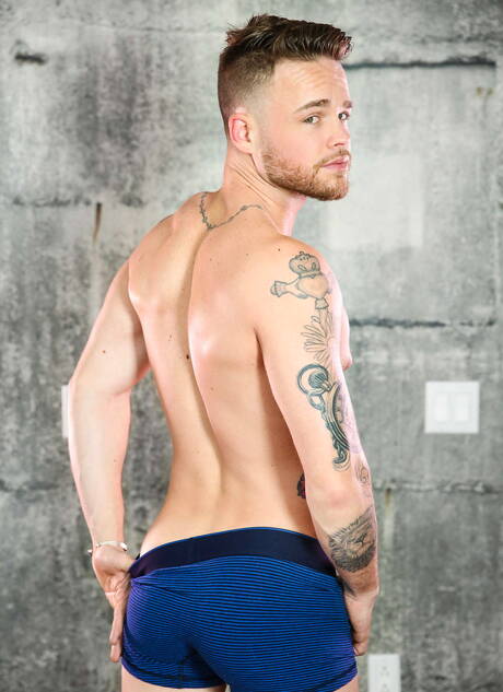 Dos estadounidenses, el galán Max Wilde y el guapo Tayte Hanson, taladrando un culo.