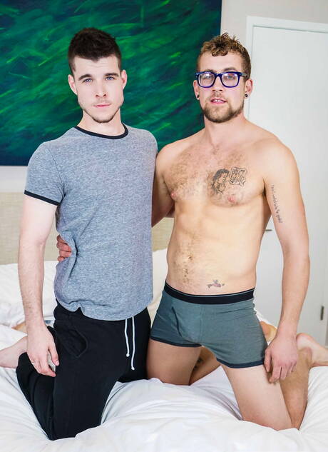 Die hübschen amerikanischen Muskelprotze Noah Jones und der attraktive Jay Austin bei einer heißen Arschfick-Action