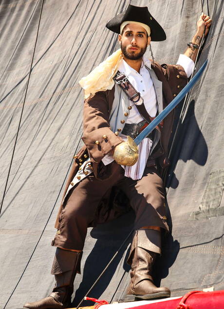 Latino-Schönling Diego Sans und der englische Bully Paddy Obrian bei heißer homosexueller Action im Freien