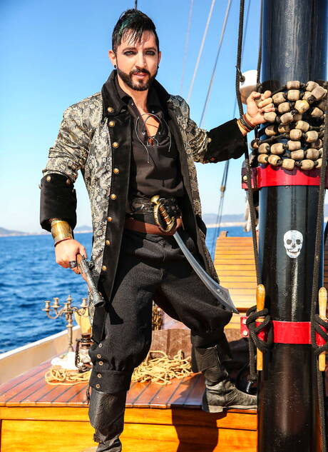 Johnny Rapid, Gabriel, Teddy, Jimmy in hot groupsex scene outside