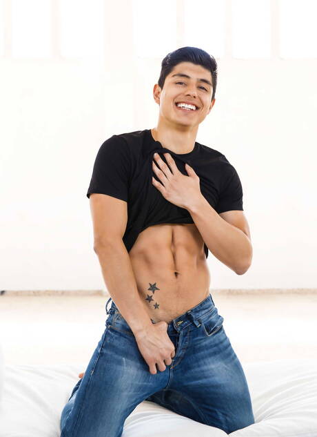 Der haarige Latino-Hengst Jean Franko und der junge Latino-Typ Ken Summers lieben sich