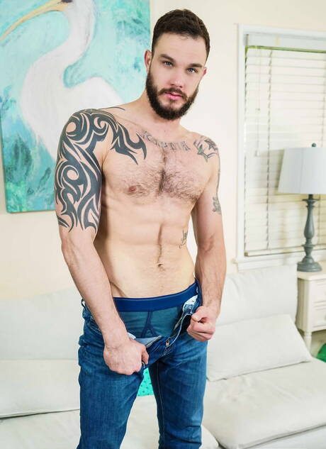 Gorące Amerykanki, dobrze zbudowany Cliff Jensen i przystojny facet Wesley Woods uprawiają dobry seks