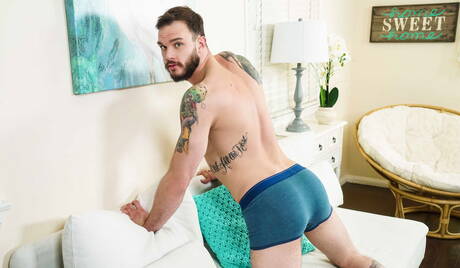 Gorące Amerykanki, dobrze zbudowany Cliff Jensen i przystojny facet Wesley Woods uprawiają dobry seks