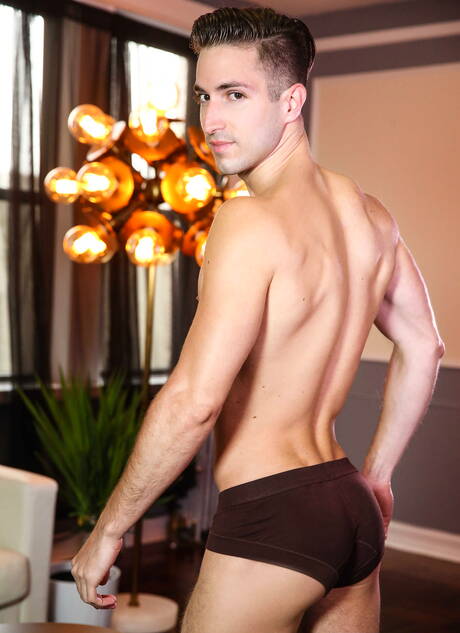 Brazilian beefcake Diego Sans and argentinian tough guy Ian Frost love each other