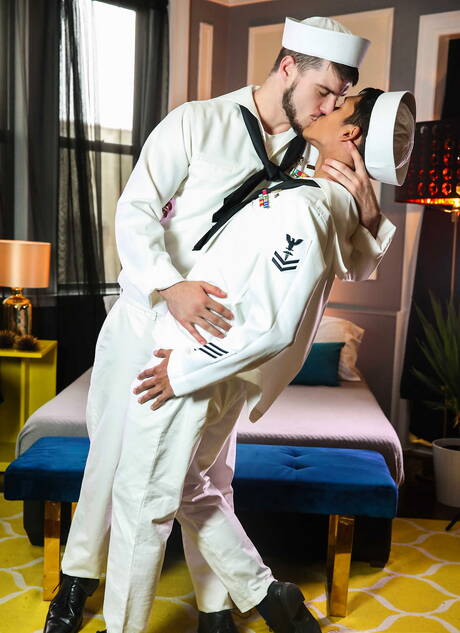 Men: Young dude Matie and american hunky guy Noah Jones fuck ass after sucking dick