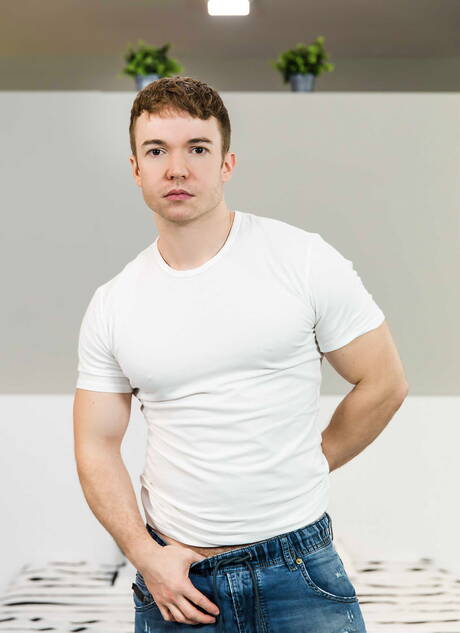 Paddy OBrian、Gabriel、Skyy 和 Diego 一起玩耍