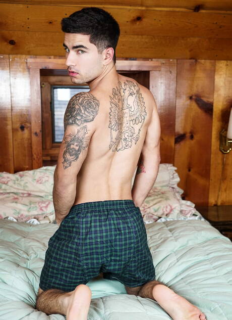 Men.com: Russian husky guy Vadim Black and american muscular Noah Jones fuck ass after blowjob