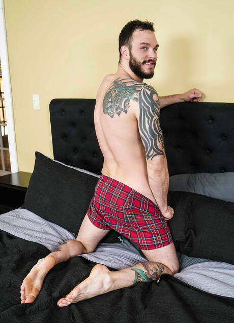 Men.com: Russian husky guy Vadim Black and american superstud Cliff Jensen have a good sex