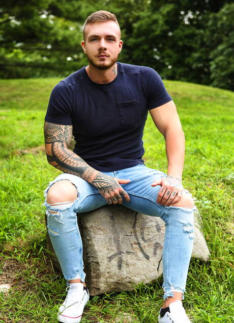 Men: Sexy buddies Pierre Fitch, Jake Porter and Theo Ross in hot 3some anal sex outside