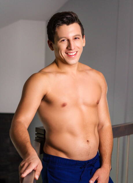 Der kräftige Logan Styles und der harte Collin Lust lutschen und vögeln sich gegenseitig im Freien