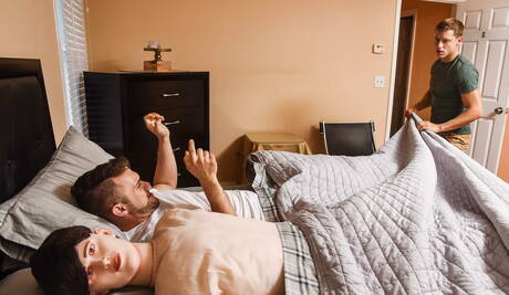 Die amerikanischen Pornostars Hot Bear Blaze Austin und Superhengst Justin Matthews haben guten Sex