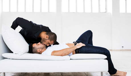 Der starke Mann Robbie Rojo und der lateinamerikanische Muskelprotz Lucas Fox haben guten Sex