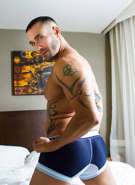 Shawn Hardy und der kräftige Kanadier William Seed ficken nach dem Blowjob in den Arsch