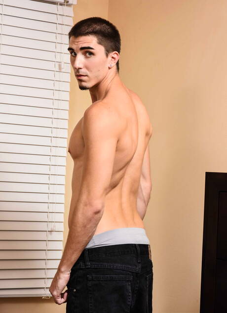 Two american guys stud Damien Kyle and hunk Ashton Mckay love each other