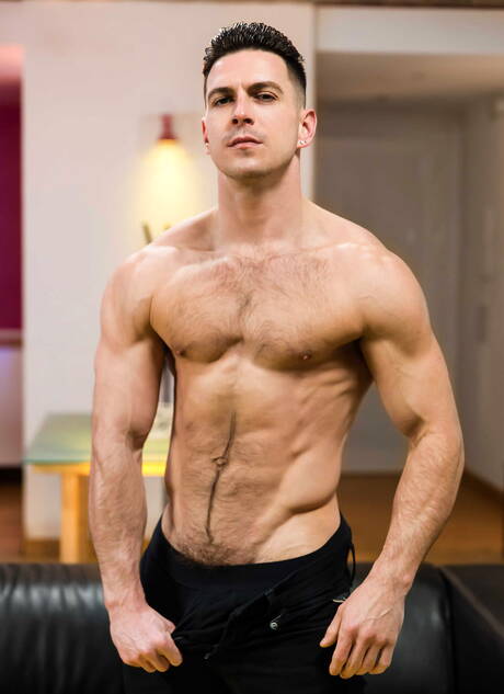 English muscular Paddy Obrian and brazilian muscular Andy Star have a good sex