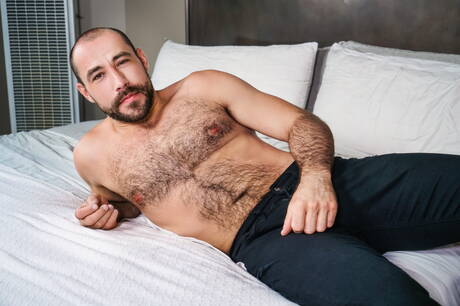 アメリカ人のイケメン、ウィル・ブラウンと力持ちのアッシュランドが熱いアナルファックを繰り広げる