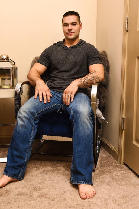 Men.com: Hot american guys muscular Beaux Banks and beefcake Aspen fuck ass after sucking cock