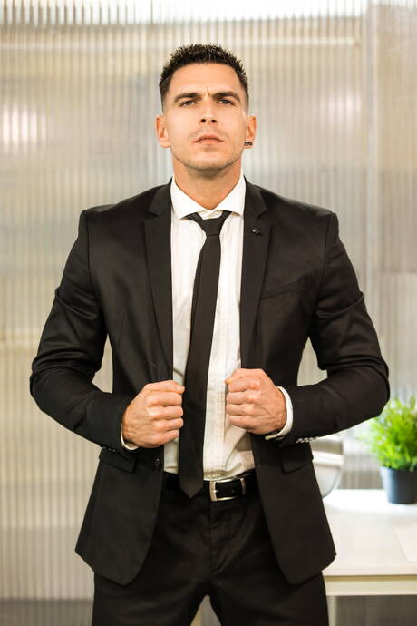 O inglês bonitão Paddy Obrian e Victor Dangelo fodem a bunda depois de chupar um pau