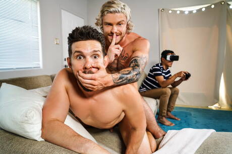 Amerykański przystojniak Casey Jacks i muskularny Blake Ryder w gorącym seksie analnym