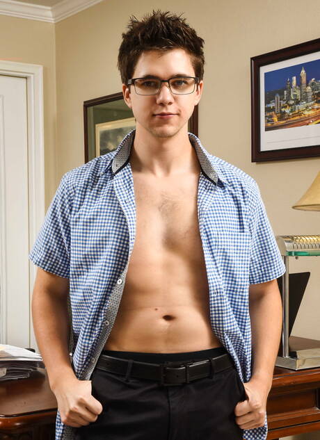 Der bullige Alex Kane und der amerikanische Muskelprotz Will Braun in einer heißen Homosexuellenszene