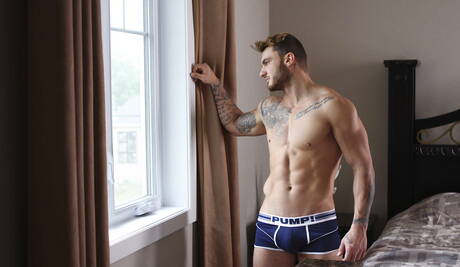 阿根廷哈士奇男和加拿大健壯的威廉種子在吸吮雞巴後做愛