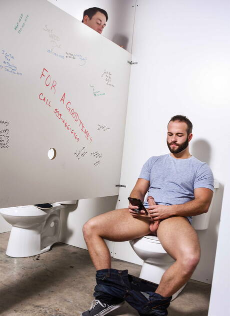 Men: British strongman Luke Adams and american husky guy Tobias have a hot couple scene in bath