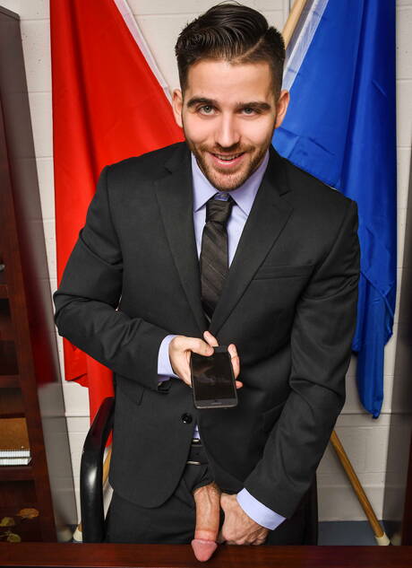 Los sexys estadounidenses, el musculoso Noah Jones y el ardiente oso Jackson Grant se aman.