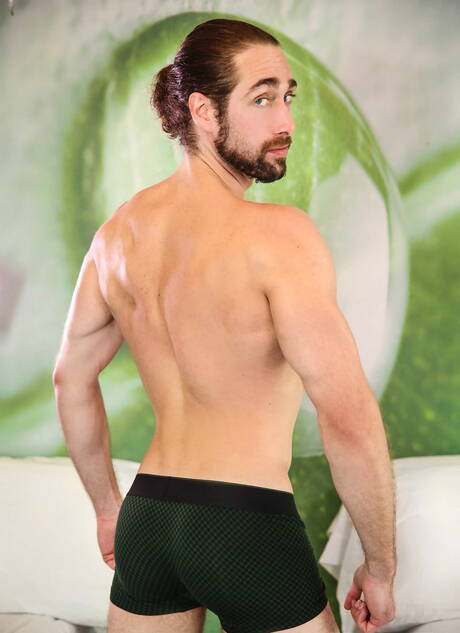 Hunky guy Roman Cage and american otter Griffin Barrows have anal sex