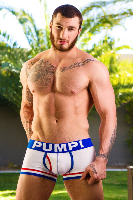 Der muskulöse Amerikaner Beaux Banks und der gut gebaute Kanadier William Seed lieben sich im Freien