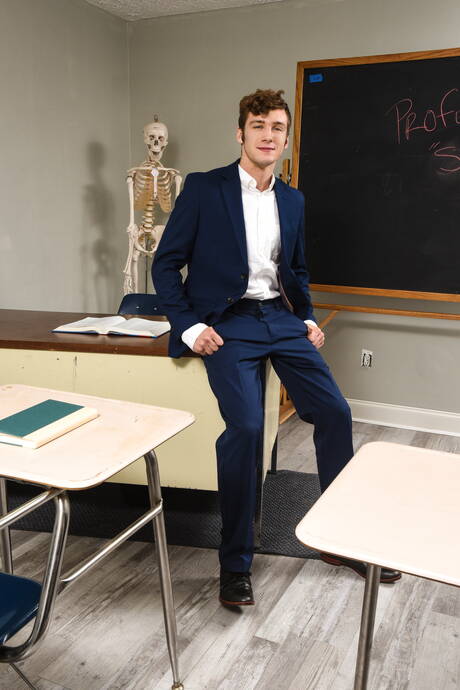 Horny guys Johnny Rapid, Grant Ryan and Aaron London in hot threesome ass bang