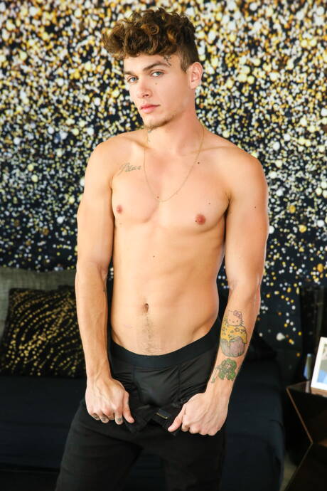 拉丁裔肌肉發達的 Diego Sans 和美國性感小鮮肉 Luis Rubi 激情屁股大干