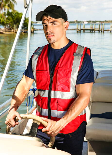 Due ragazzi americani, il muscoloso Jeremy Spreadums e il muscoloso Brian Michaels, in una bollente azione omosessuale all