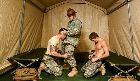 Die heißen Typen Aspen, Damien Kyle und Tanner Tatum haben harten Dreiersex im Freien