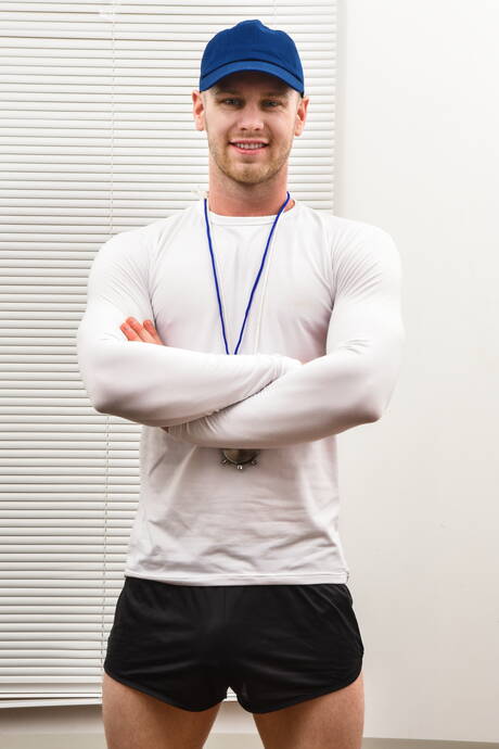 Der attraktive Amerikaner Brandon Evans und der muskulöse Micky Jr. haben heißen Paarsex