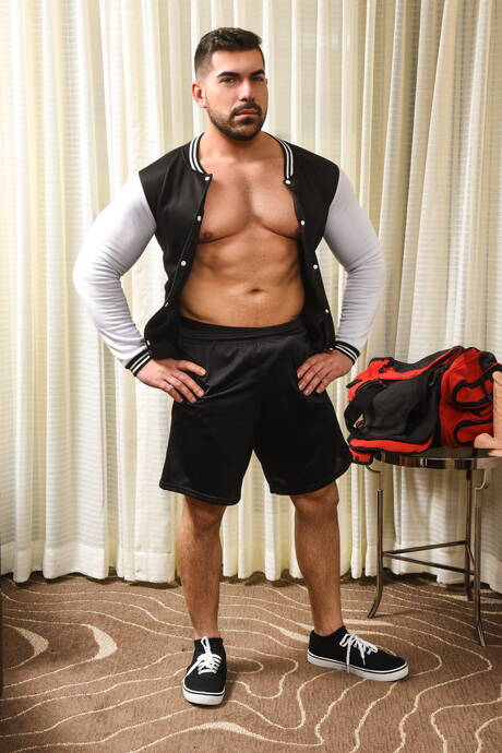 Gorące Amerykanki, dobrze zbudowany Matt Wellington i umięśniony Damien Stone obciągają i ruchają się nawzajem