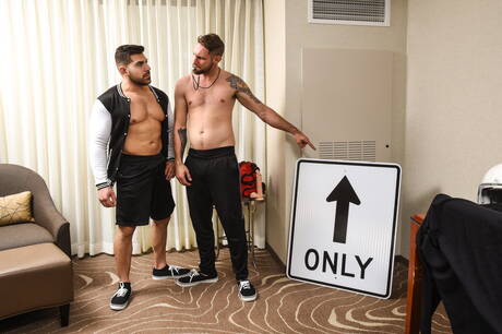 Hete Amerikanen, de goed gebouwde Matt Wellington en de gespierde Damien Stone zuigen en neuken elkaar