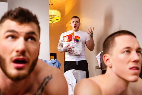 Los chicos sexys William Seed, Theo Ross y Cayden Solano en sexo grupal caliente