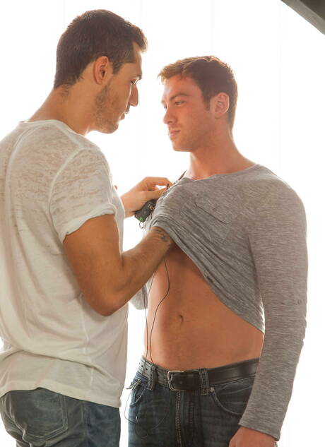 American hunky guy Connor Maguire and french hunk Theo Ford have a hot couple sex