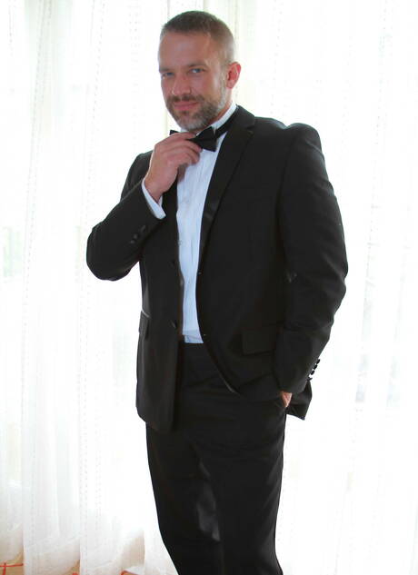 Men.com: Horny guys John Magnum, Dirk Caber and Bennett Anthony have a good threesome sex