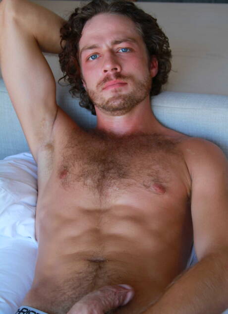 Der bullige Troy Phillips und der kräftige David Adams bei heißer Arschfick-Action