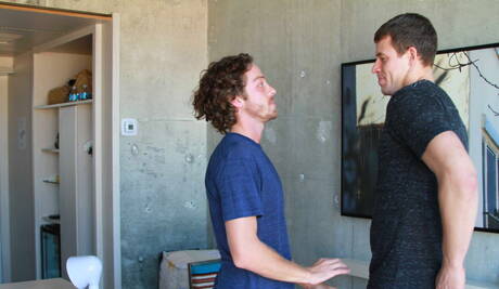 Der bullige Troy Phillips und der kräftige David Adams bei heißer Arschfick-Action