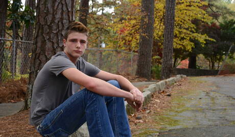 Knappe Amerikaanse jongens, gespierde Matt Wellington en goed gebouwde Travis Stevens hebben anale seks buiten