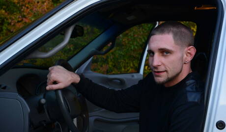 Knappe Amerikaanse jongens, gespierde Matt Wellington en goed gebouwde Travis Stevens hebben anale seks buiten