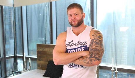 アメリカのスター、熟した熊のコルビー・ジャンセンとハンサムな男のジェイク・モーガンがお互いを吸ったりファックしたりしている