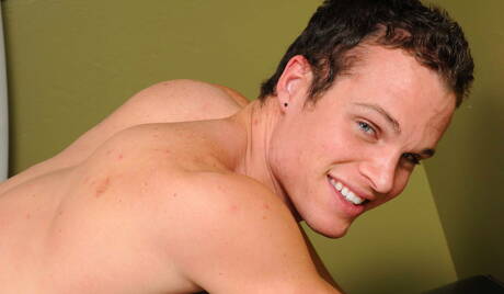 Aardige Amerikaanse jongens, stier Dereck Fox en goed gebouwde Luca Rosso neuken kont na blowjob