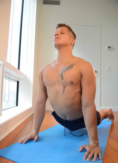 Der gut gebaute Amerikaner Bennett Anthony und der lateinamerikanische Hengst Nicoli Cole haben sich gegenseitig geknallt